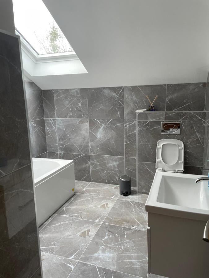 Lough Key Luxury Riverfront Apartment Cootehall Exterior foto